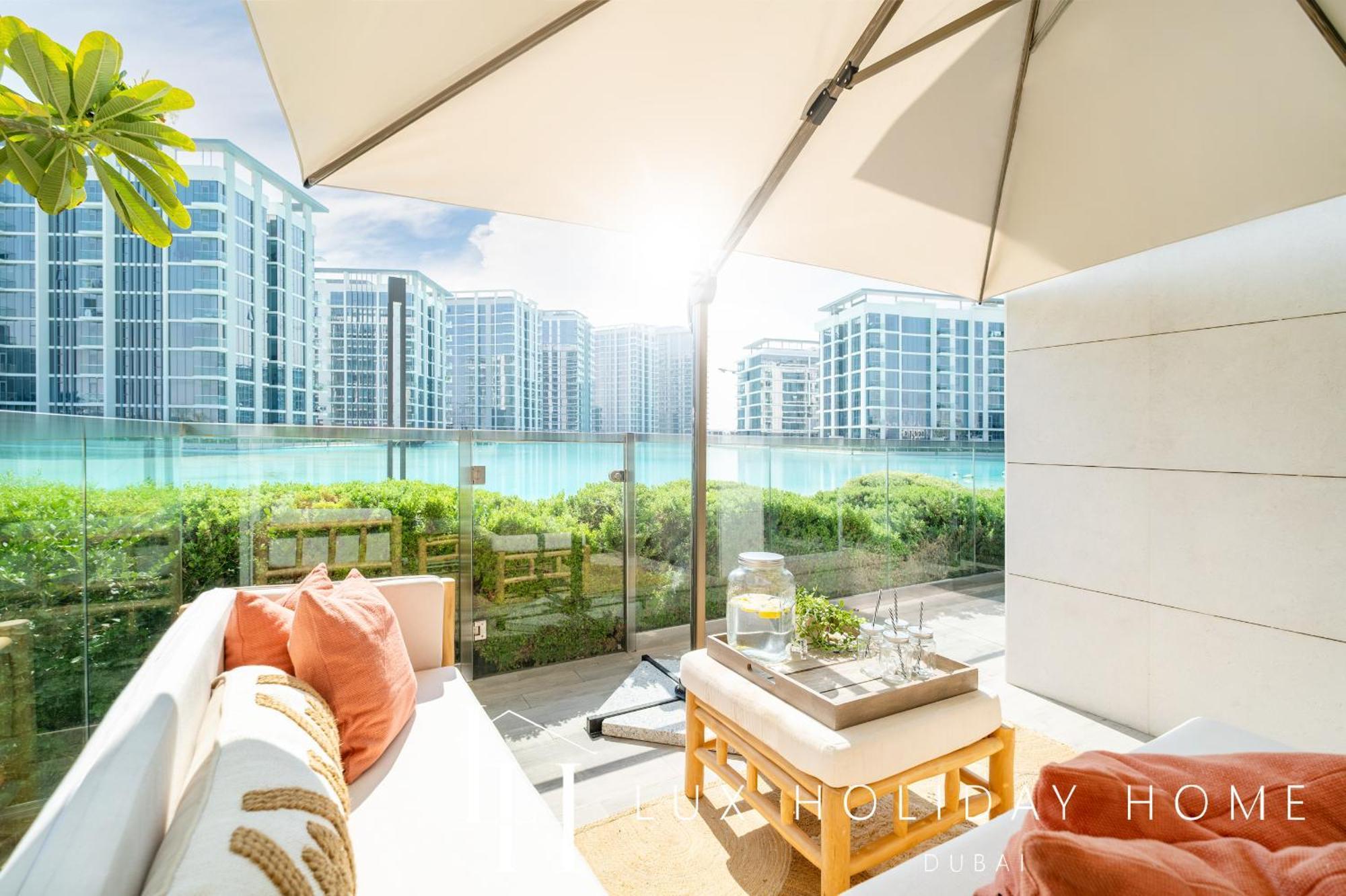 Lux The District One Lagoon View Apartment *