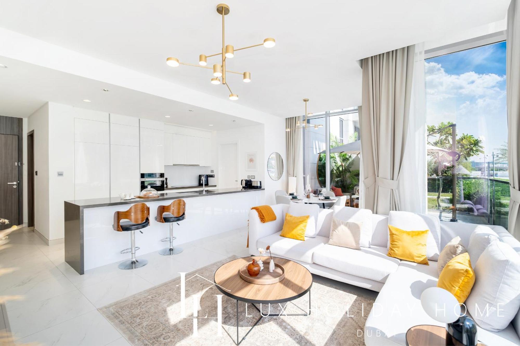 Lux The District One Lagoon View Apartment *