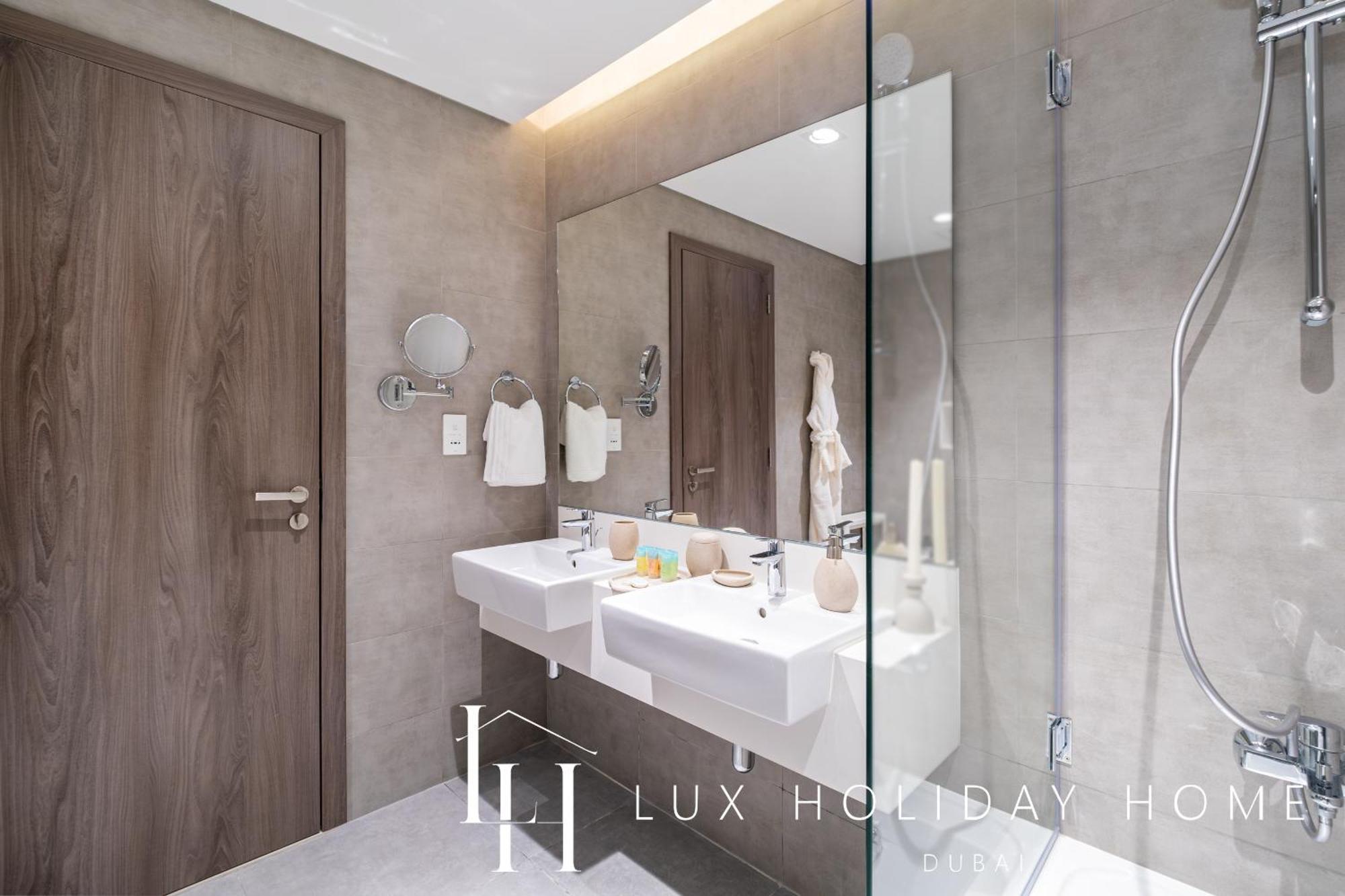 Lux The District One Lagoon View *